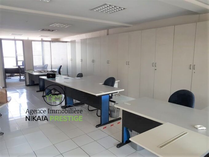Location-plateau-bureau-de-136-m²-immeuble-professionnel-quartier-Racine-à-Casablanca