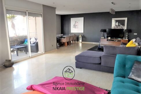 Vente-appartement-de-190-m²-avec-balcon-3-chambres-parking-quartier-BOURGOGNE-Casablanca