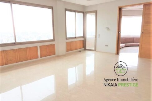 Vente-appartement-rénové-de-154-m²-avec-grand-balcon-3-chambres-quartier-BENJDIA-Casablanca