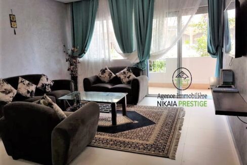 Location-Appartement-meublé-de-130-m²-avec-balcon-2-salons-2-chambres-quartier-CIL-Casablanca